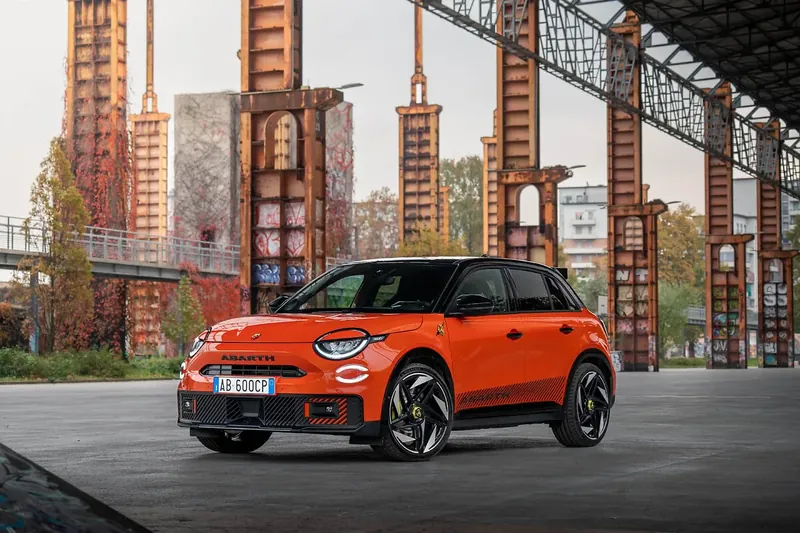 Abarth 600e Competizione: 280 pk elektrische hot hatch vanaf € 40.999