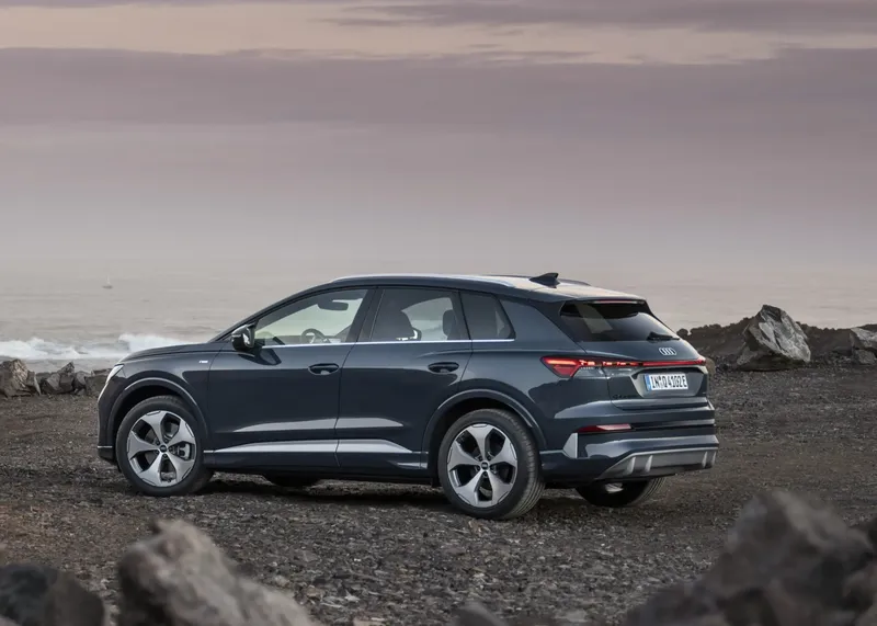 Audi Q4 e-tron krijgt grondige update met digital stage en bidirectioneel laden