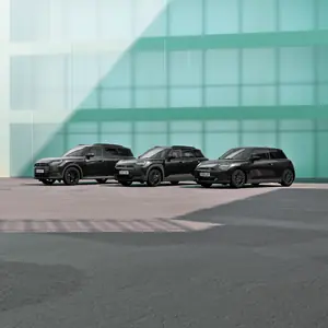 MINI Blackyard Edition nu ook voor Cooper SE en Aceman SE: stijlvol in zwart of wit