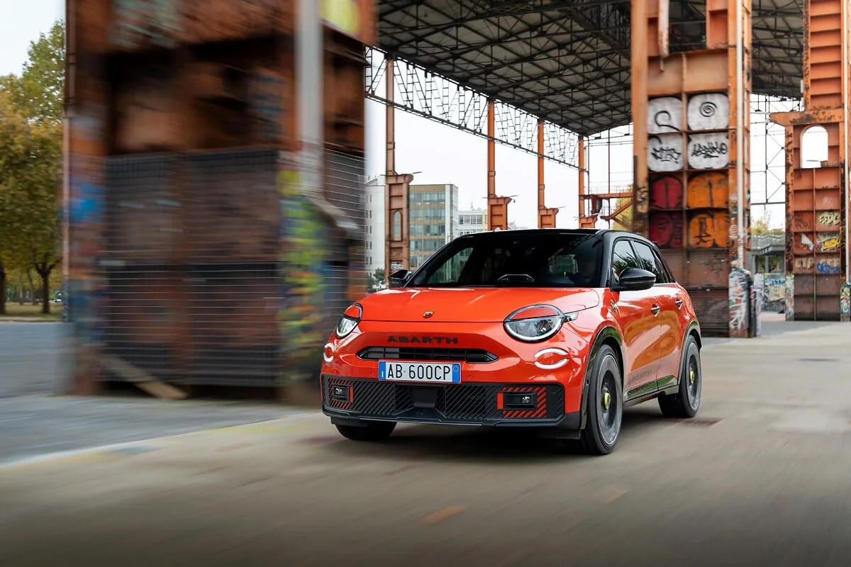 Abarth 600e Competizione interieur