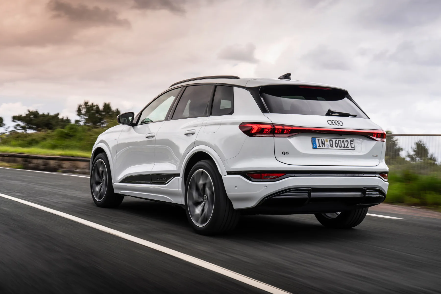 Audi Q6 e-tron interieur met geavanceerde technologie