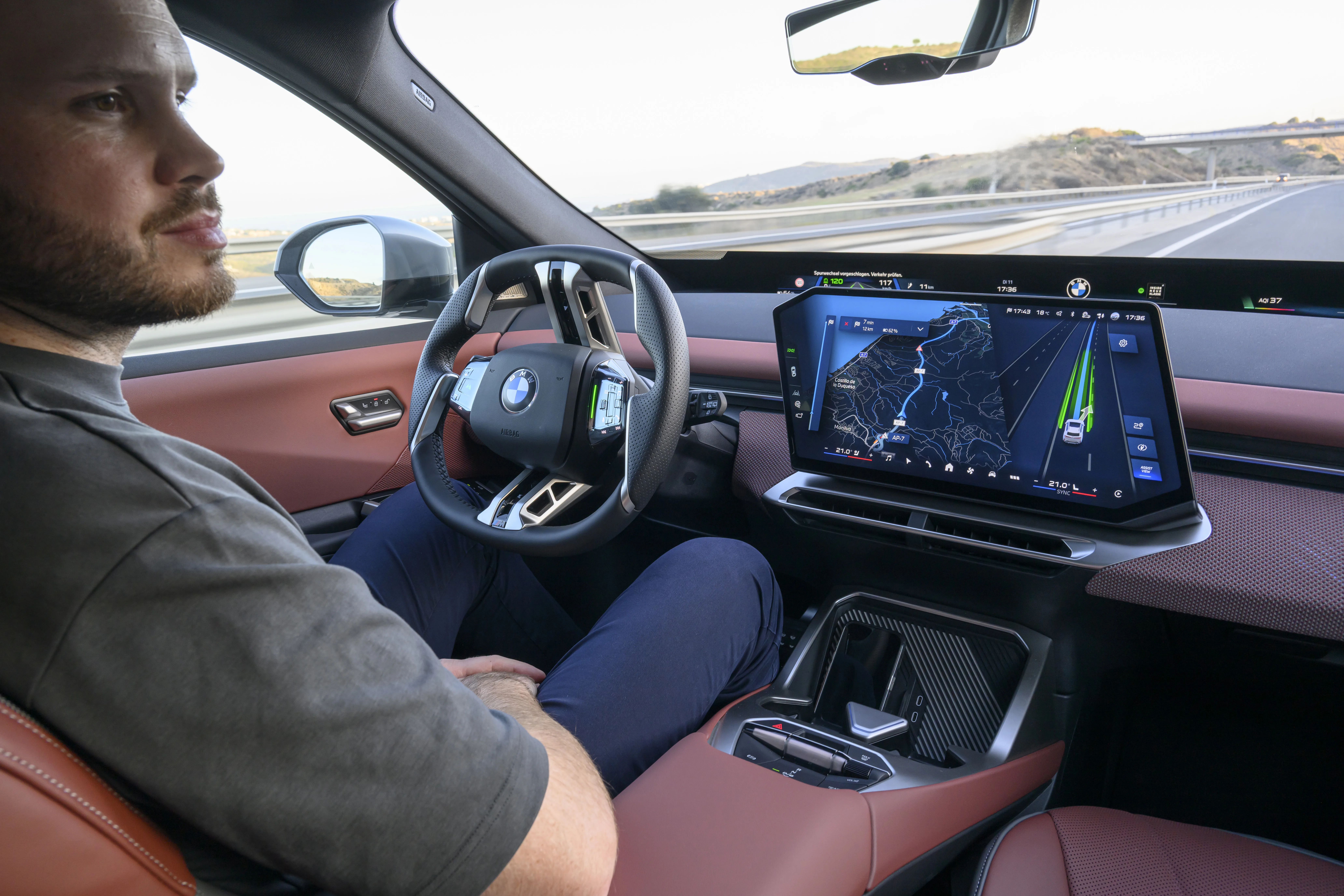 BMW Panoramic iDrive Highway Assistant display