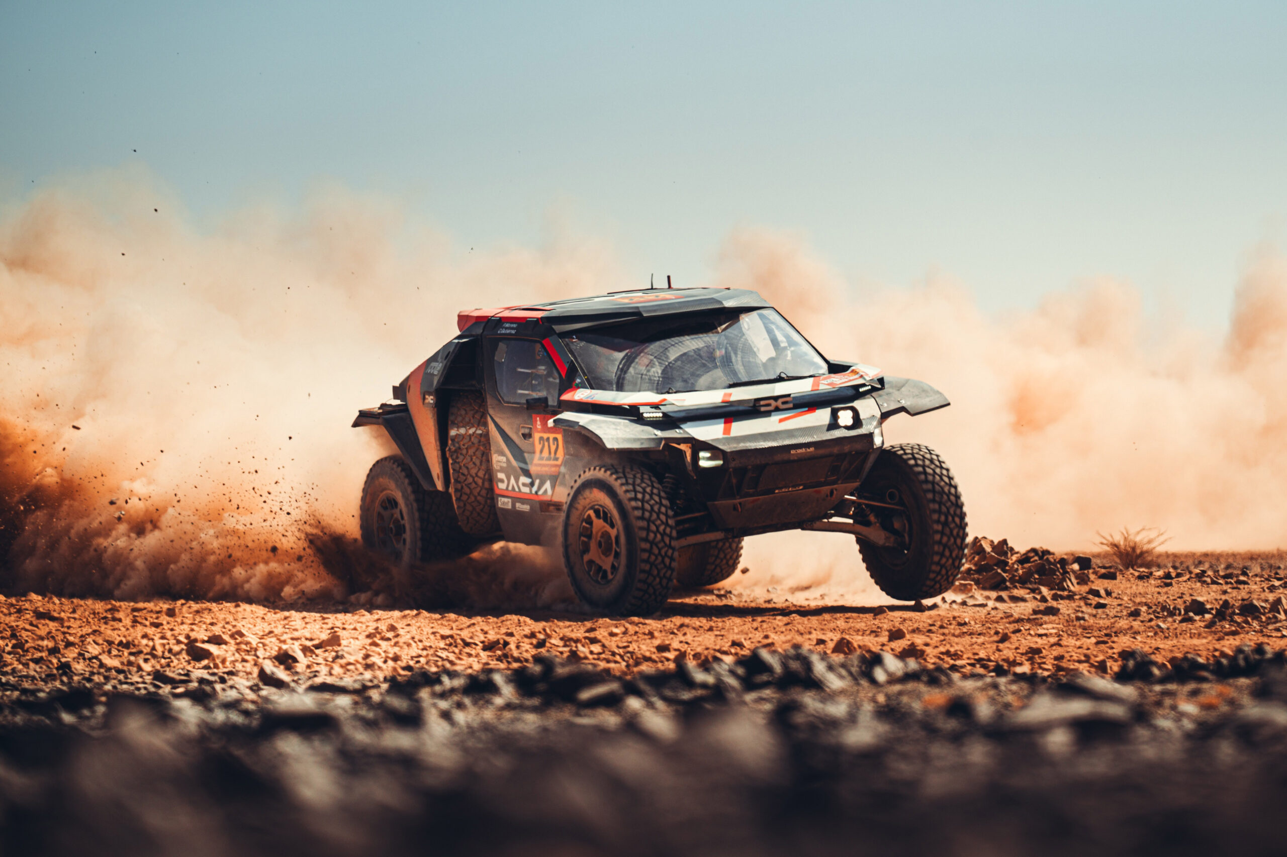 Dacia Sandriders Al-Attiyah en Lurquin bij de finish