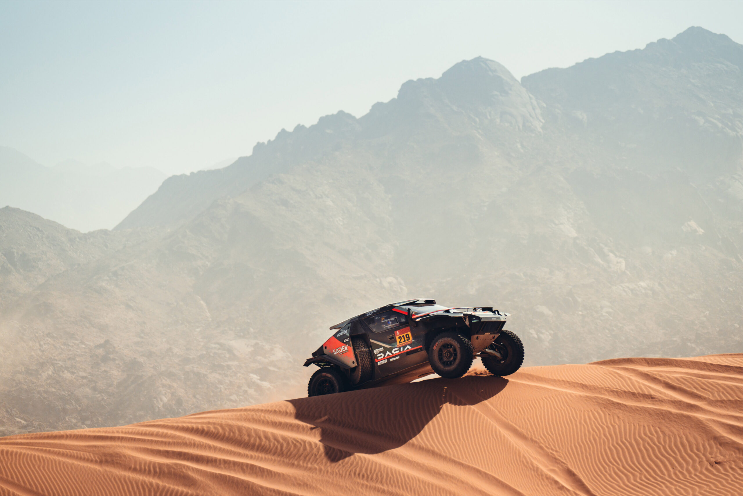 Dacia Sandriders viert de overwinning