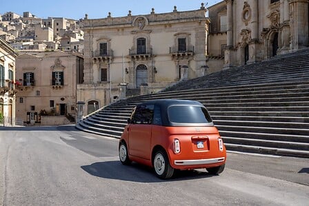 Fiat Topolino Corallo interieur met nieuw 5,7-inch digitaal display