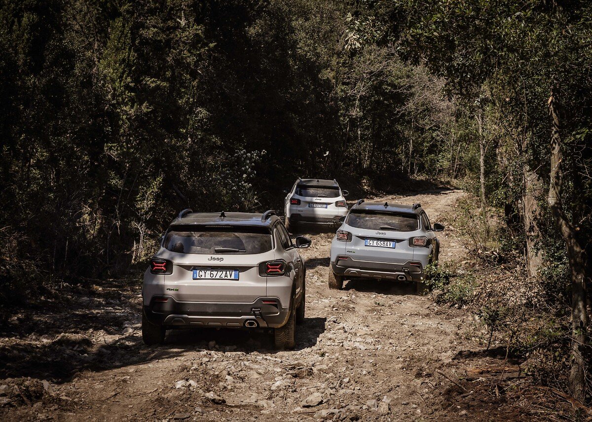 Jeep Avenger 4xe exterieur met off-road design elementen