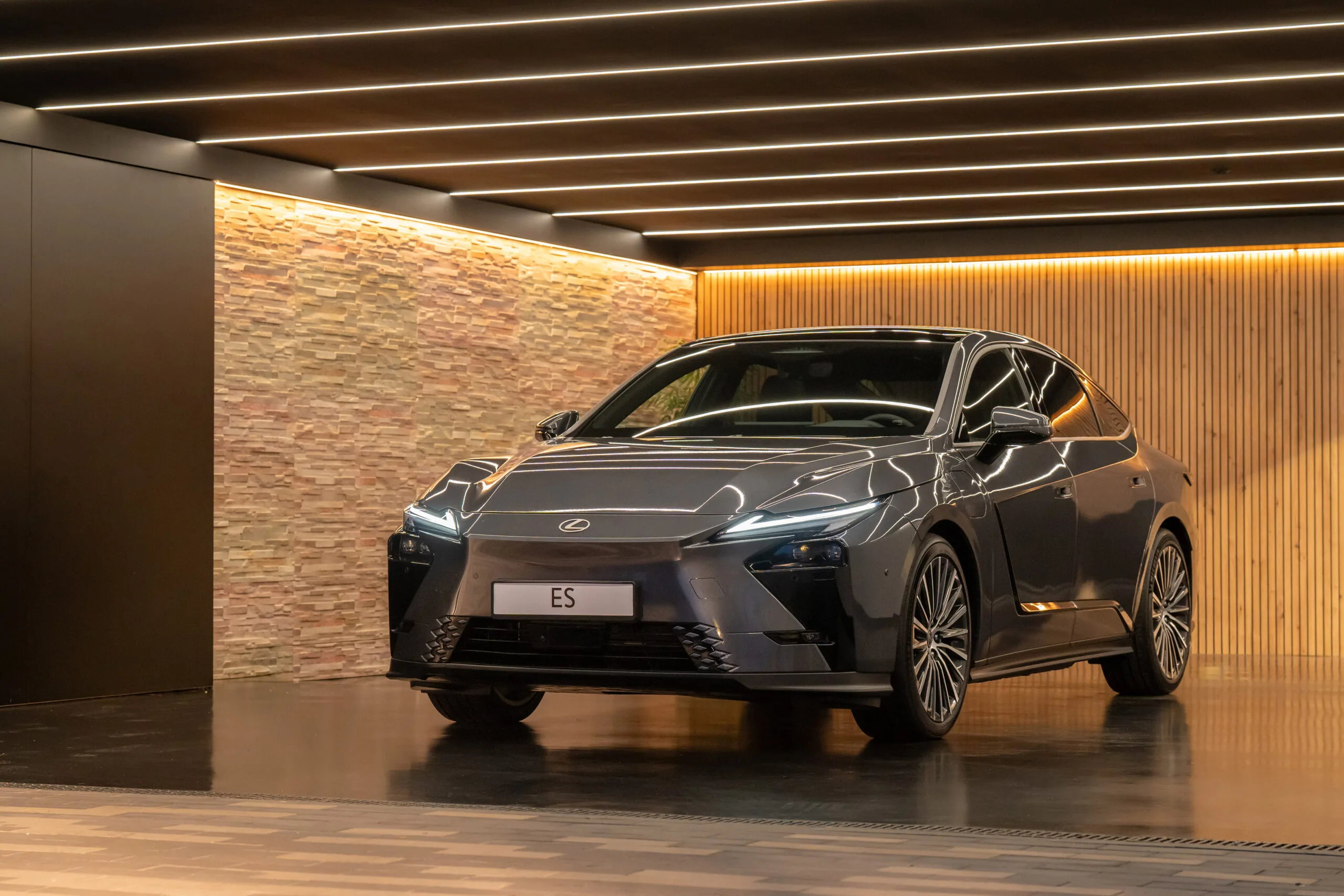 Lexus ES in Nederlandse prijslijstuitvoering