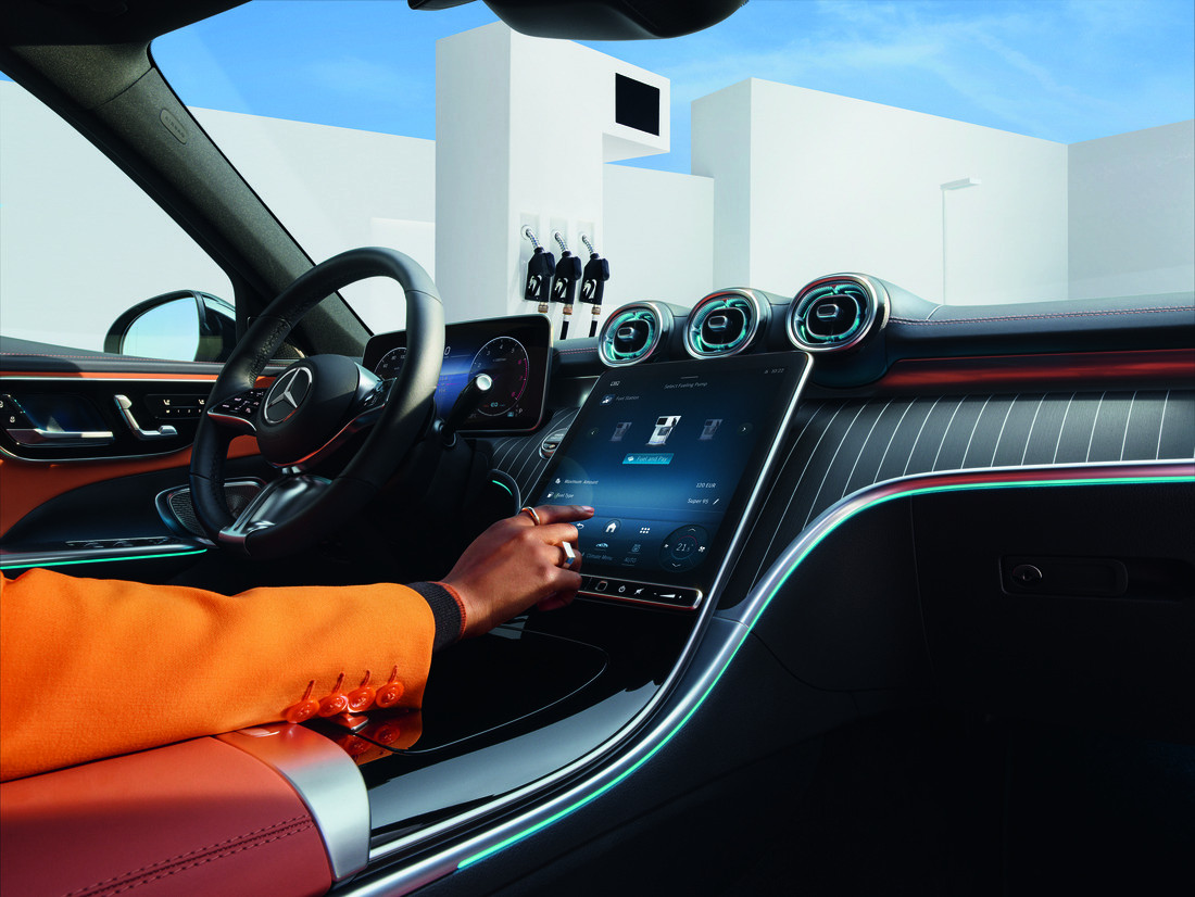 Mercedes-Benz MBUX tankstation betaling interface