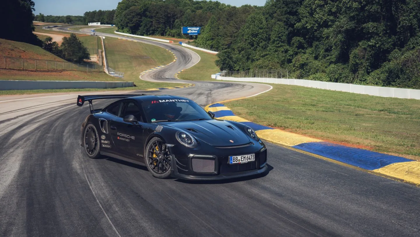 Porsche 911 GT Manthey op circuit