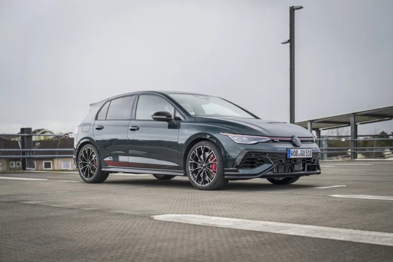 volkswagen golf gti clubsport edition vs porsche detail 3